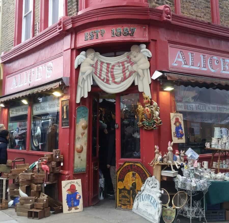 Alice´s shop tienda antigüedades Londres película Paddington